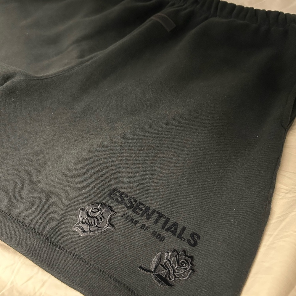 ESSENTIALS Fear of God Foreign Rose collab Embroidered shorts